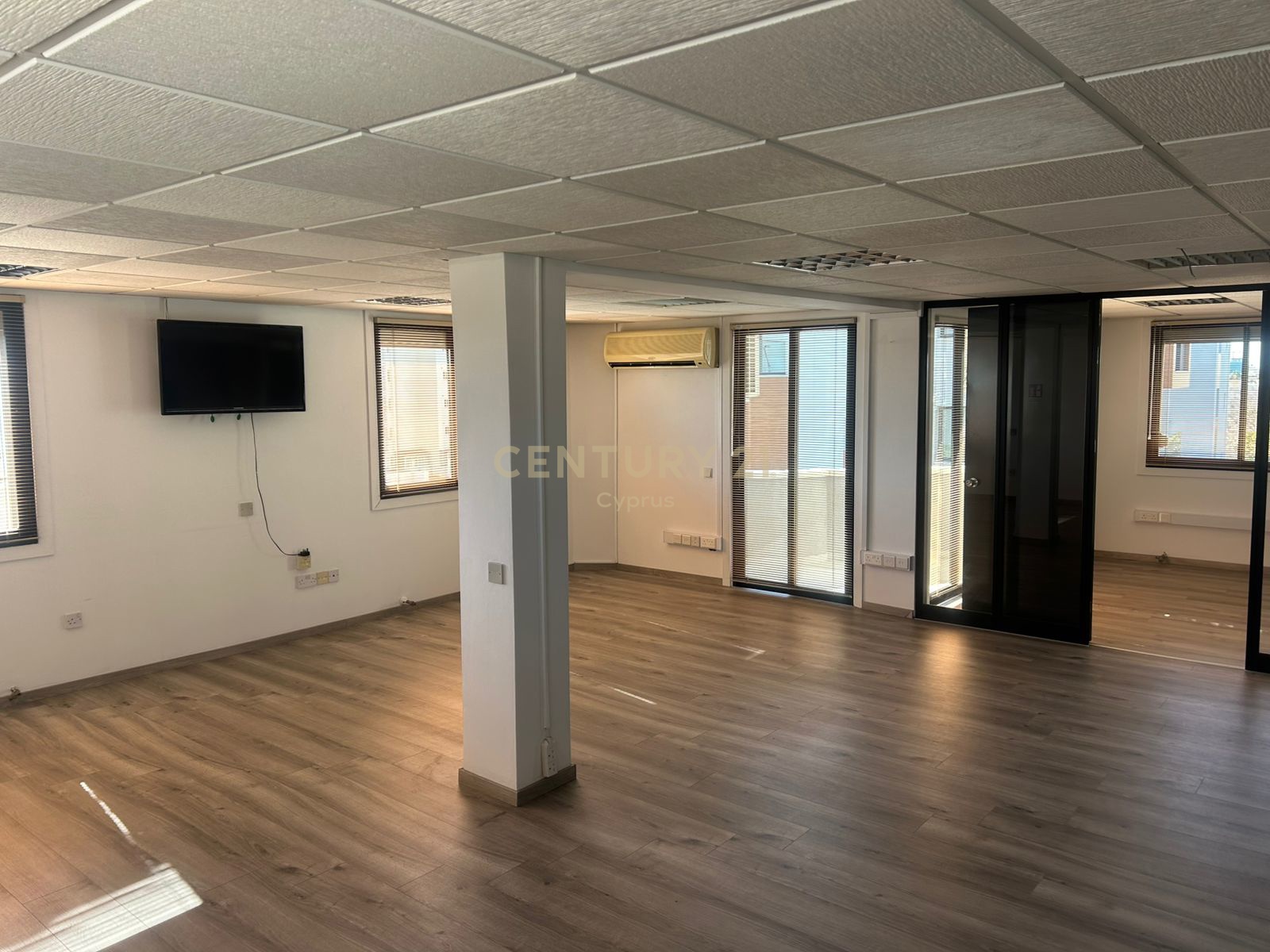180m2 Oficina en Limassol, Chipre No. 53596
