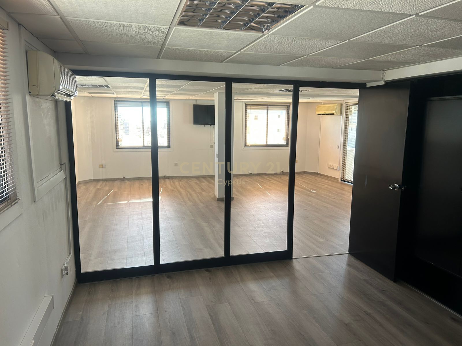 180m2 Oficina en Limassol, Chipre No. 53596