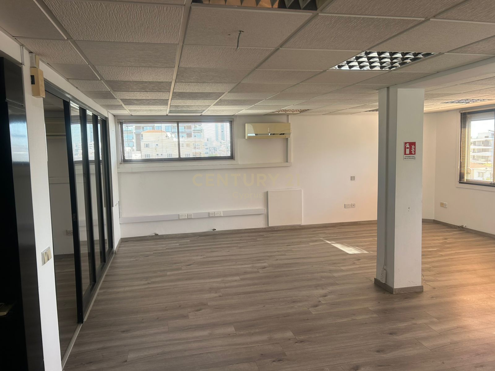 180m2 Oficina en Limassol, Chipre No. 53596