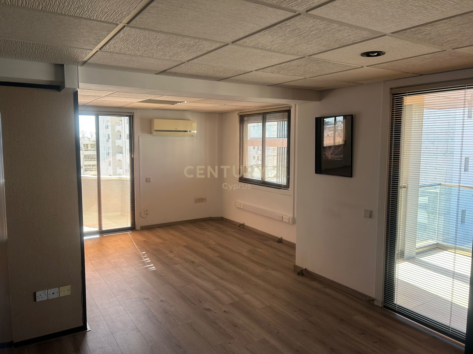 180m2 Oficina en Limassol, Chipre No. 53596