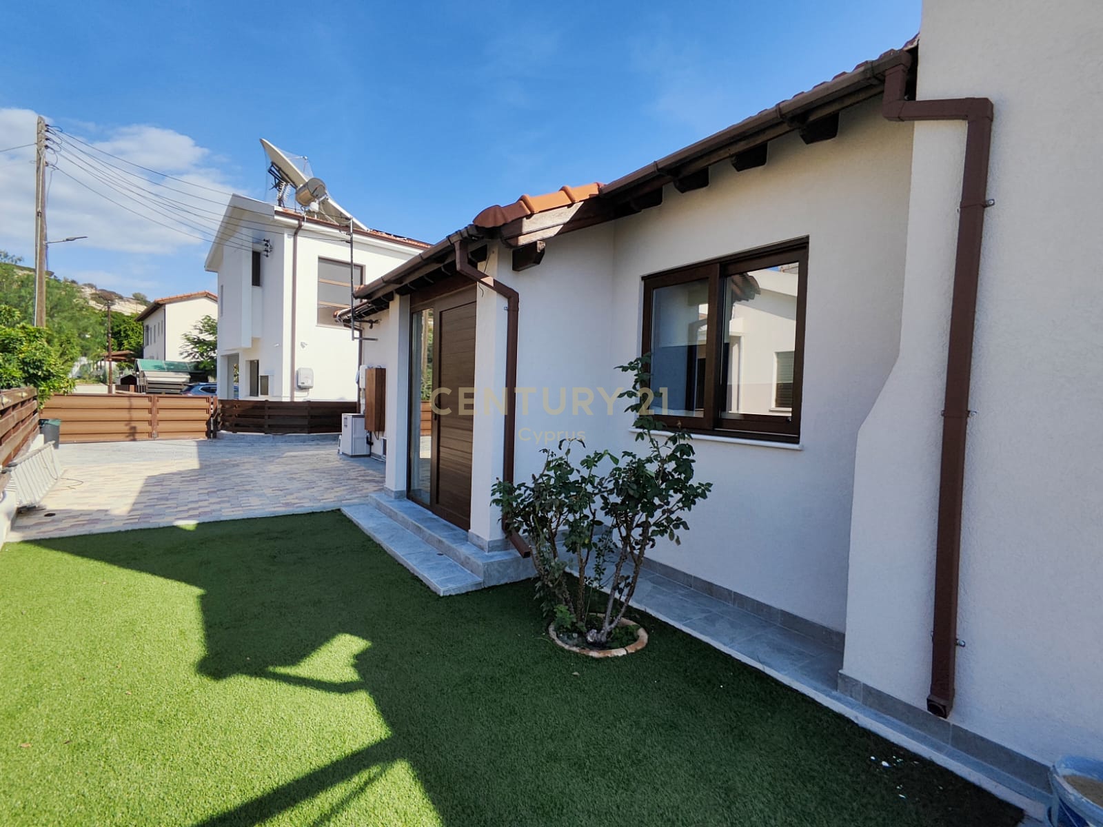 2 bedrooms Bungalow in Parekklisia, Limassol, Cyprus No. 55230