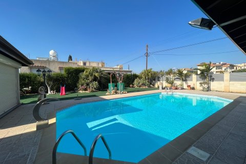 4 dormitorios Villa en Limassol,  No. 55231 2