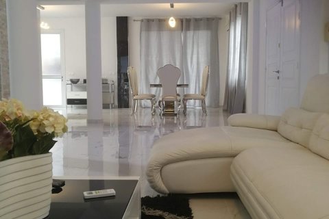 5 bedrooms Villa in Limassol, No. 49482 9