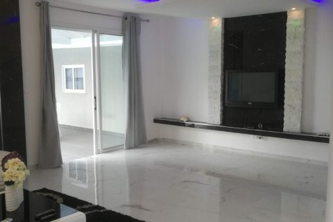 5 bedrooms Villa in Limassol, No. 49482 8