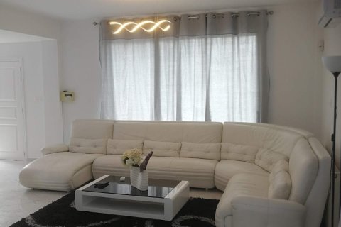 5 bedrooms Villa in Limassol, No. 49482 7