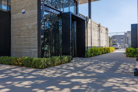 3 bedrooms Apartment in Zakaki, Limassol,  No. 42380 5