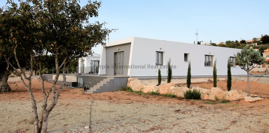 4 bedrooms Villa in Empa, Paphos,  No. 8163