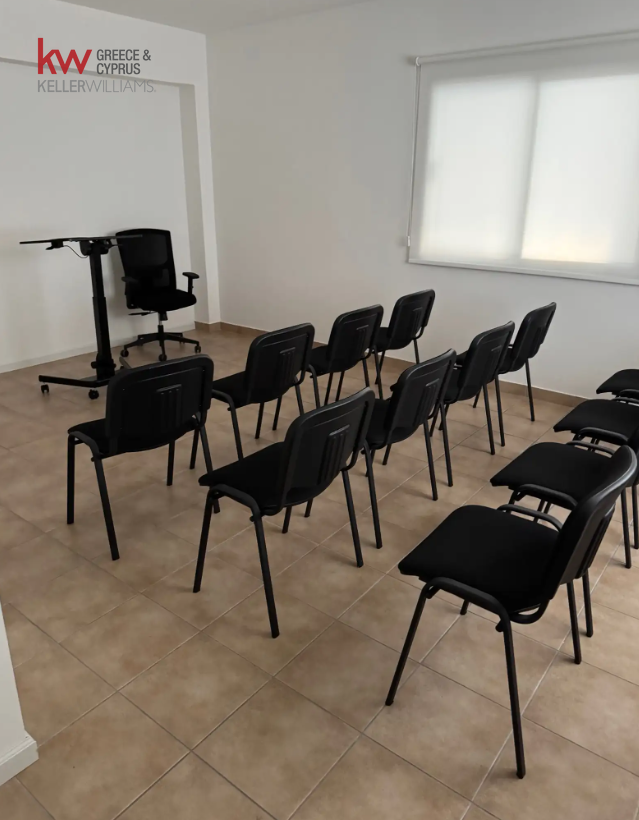 7 pièces Bureau à Larnaca, Larnaka, Chypre No. 51841