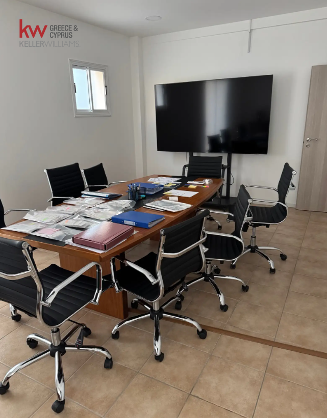 7 pièces Bureau à Larnaca, Larnaka, Chypre No. 51841