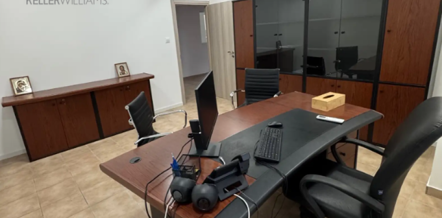 7 rooms Office in Larnaca, Larnaka,  No. 51841