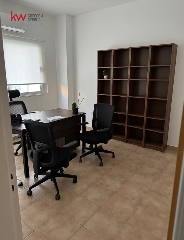 7 pièces Bureau à Larnaca, Larnaka, Chypre No. 51841