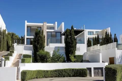 5 bedrooms Villa in Paphos, No. 37884 3