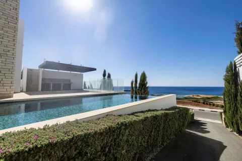 5 bedrooms Villa in Paphos, No. 37884