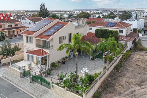 5 bedrooms Villa in Larnaka,  No. 40619