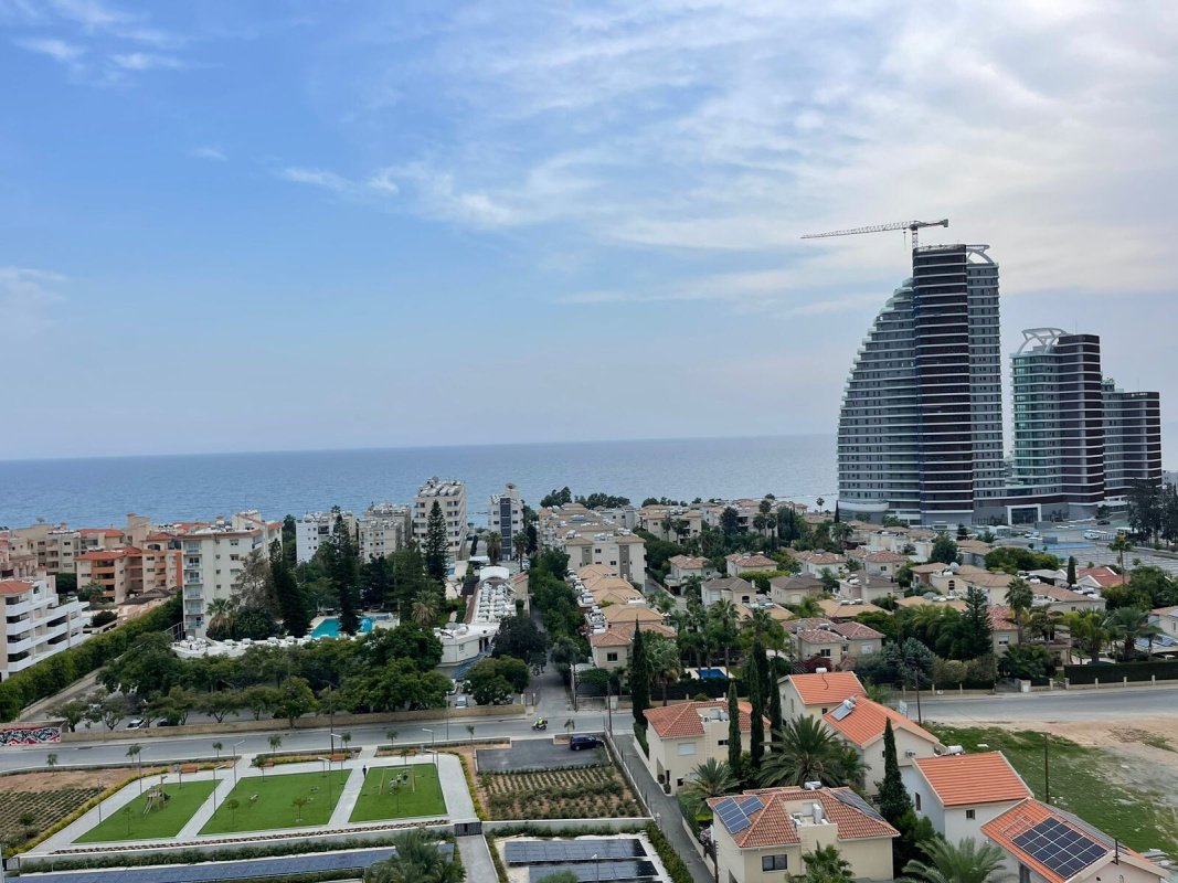3 rooms Apartment in Limassol, Cyprus No. 38962