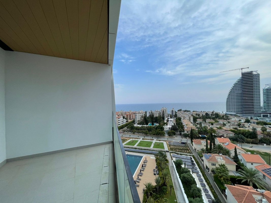 3 rooms Apartment in Limassol, Cyprus No. 38962