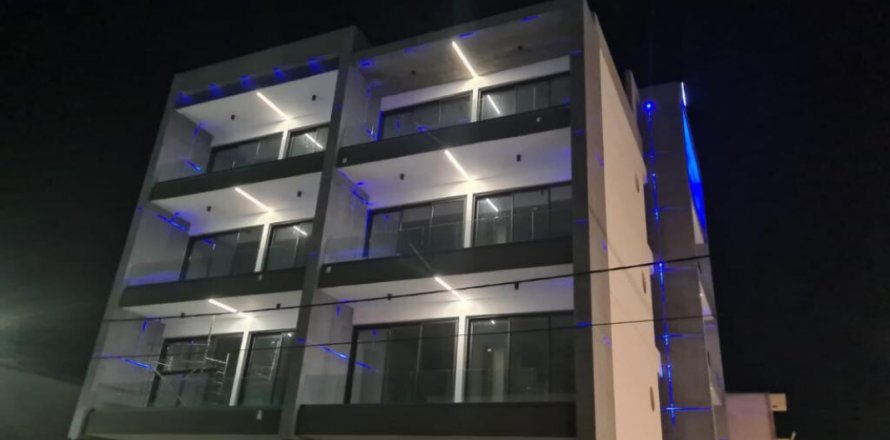 Квартира с 18 комнатами в Лимассол, Лимасол,  № 38959