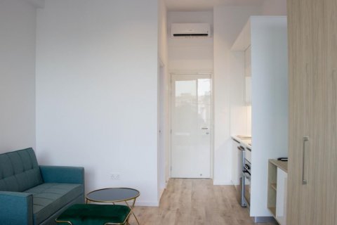 Квартира с 18 комнатами в Лимассол, Лимасол,  № 38959 3