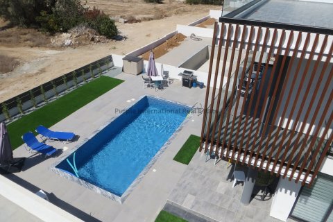 4 bedrooms Villa in Chloraka, Paphos,  No. 37838 4