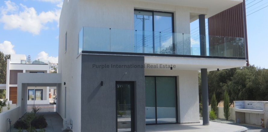 4 bedrooms Villa in Chloraka, Paphos,  No. 37838