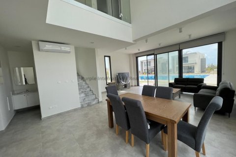 3 bedrooms Villa in Chloraka, Paphos, No. 37559 8