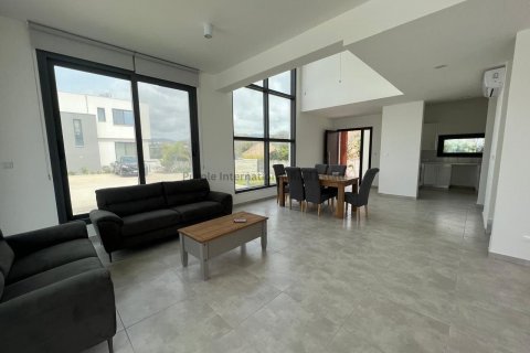 3 bedrooms Villa in Chloraka, Paphos, No. 37559 2