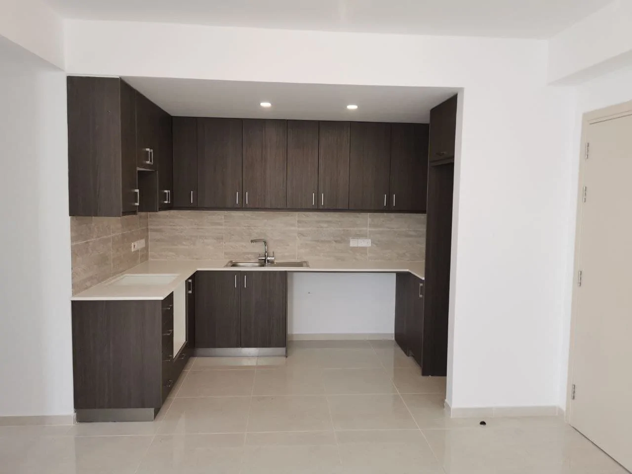 2 bedrooms Apartment in Larnaca, Larnaka, Cyprus No. 4957