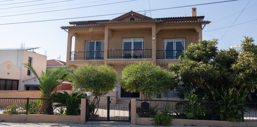 3 bedrooms Villa in Larnaca, Larnaka,  No. 37767