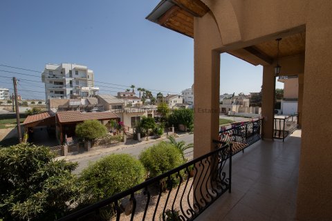 3 bedrooms Villa in Larnaca, Larnaka,  No. 37767 28