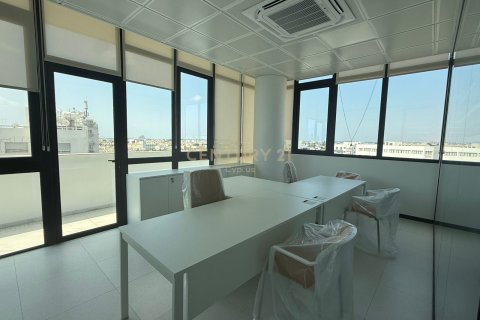 221m2 Oficina en Limassol, No. 56000 10