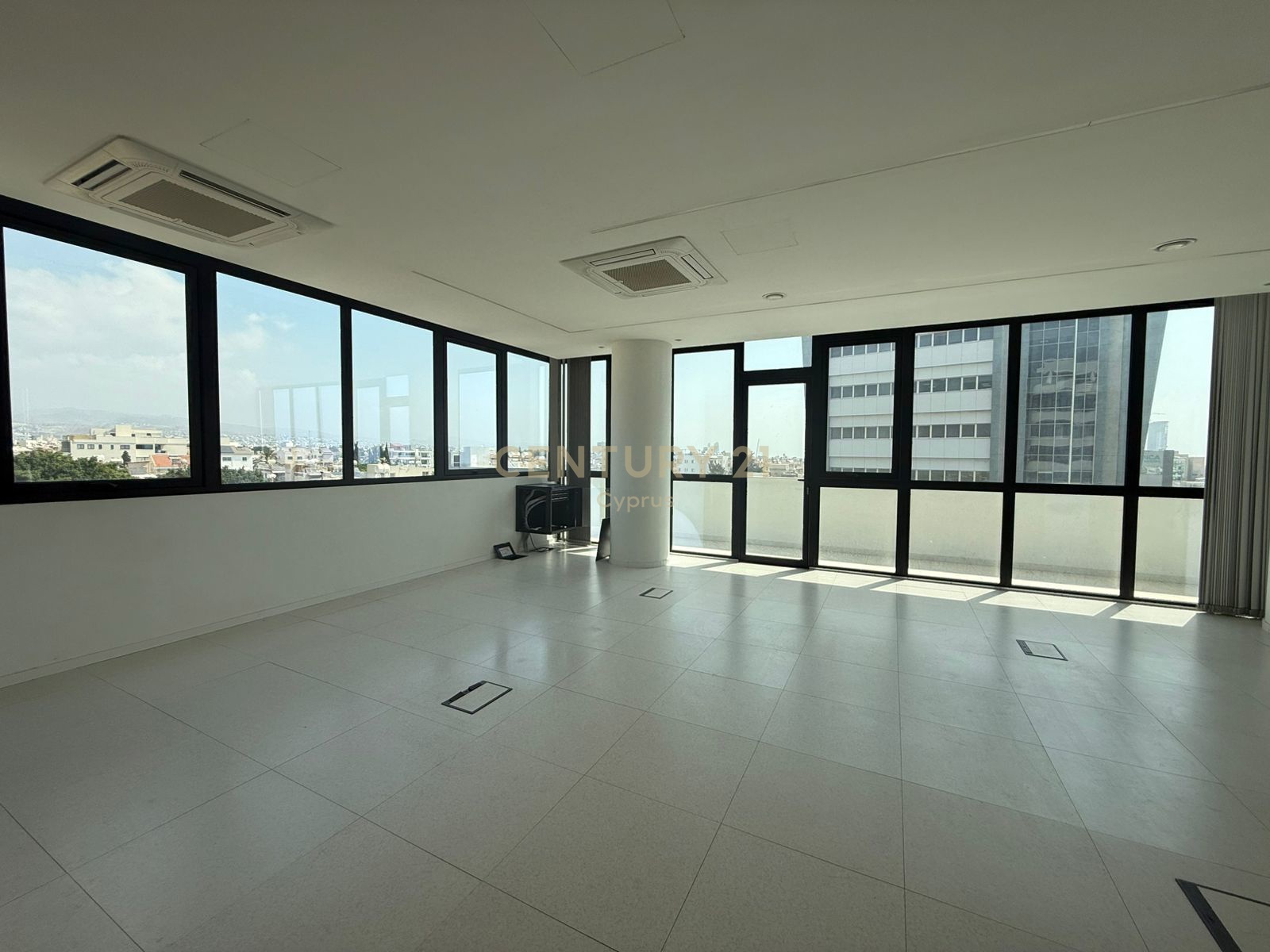 221m2 Bureau à Limassol, Chypre No. 55999