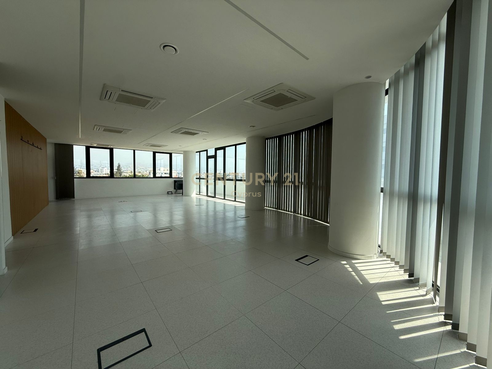 221m2 Bureau à Limassol, Chypre No. 55999