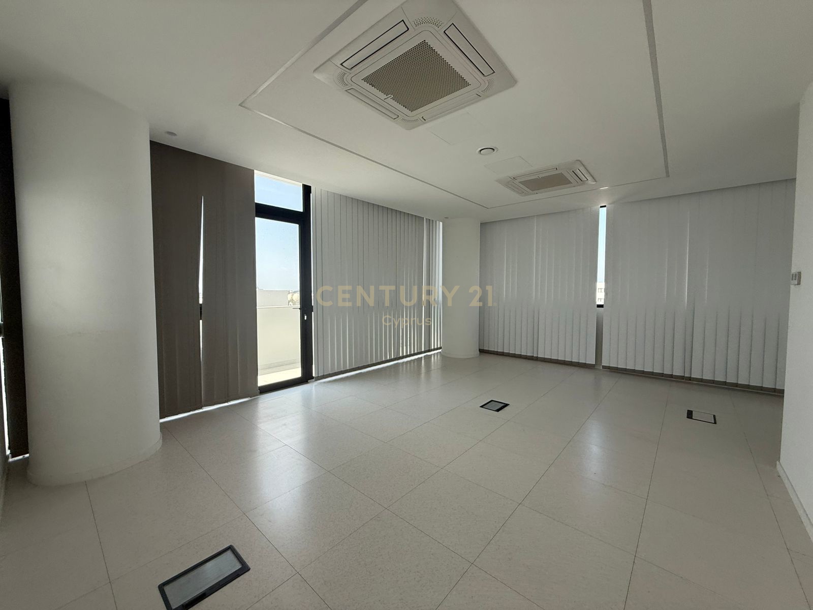 221m2 Bureau à Limassol, Chypre No. 55999