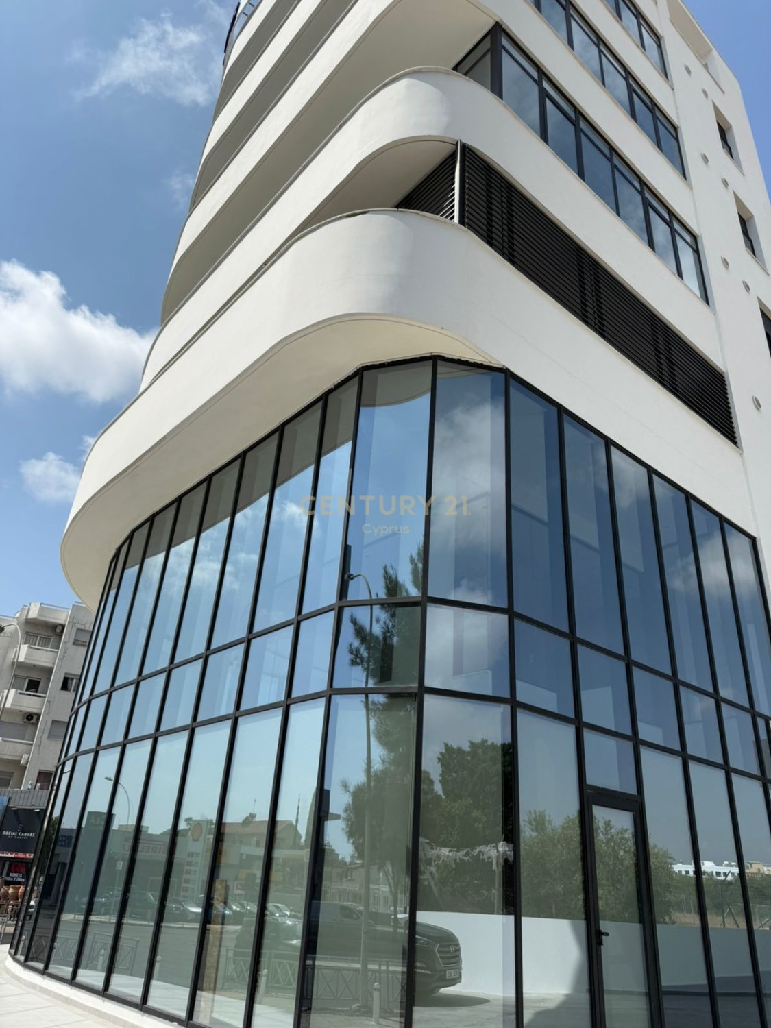 221m2 Bureau à Limassol, Chypre No. 55999