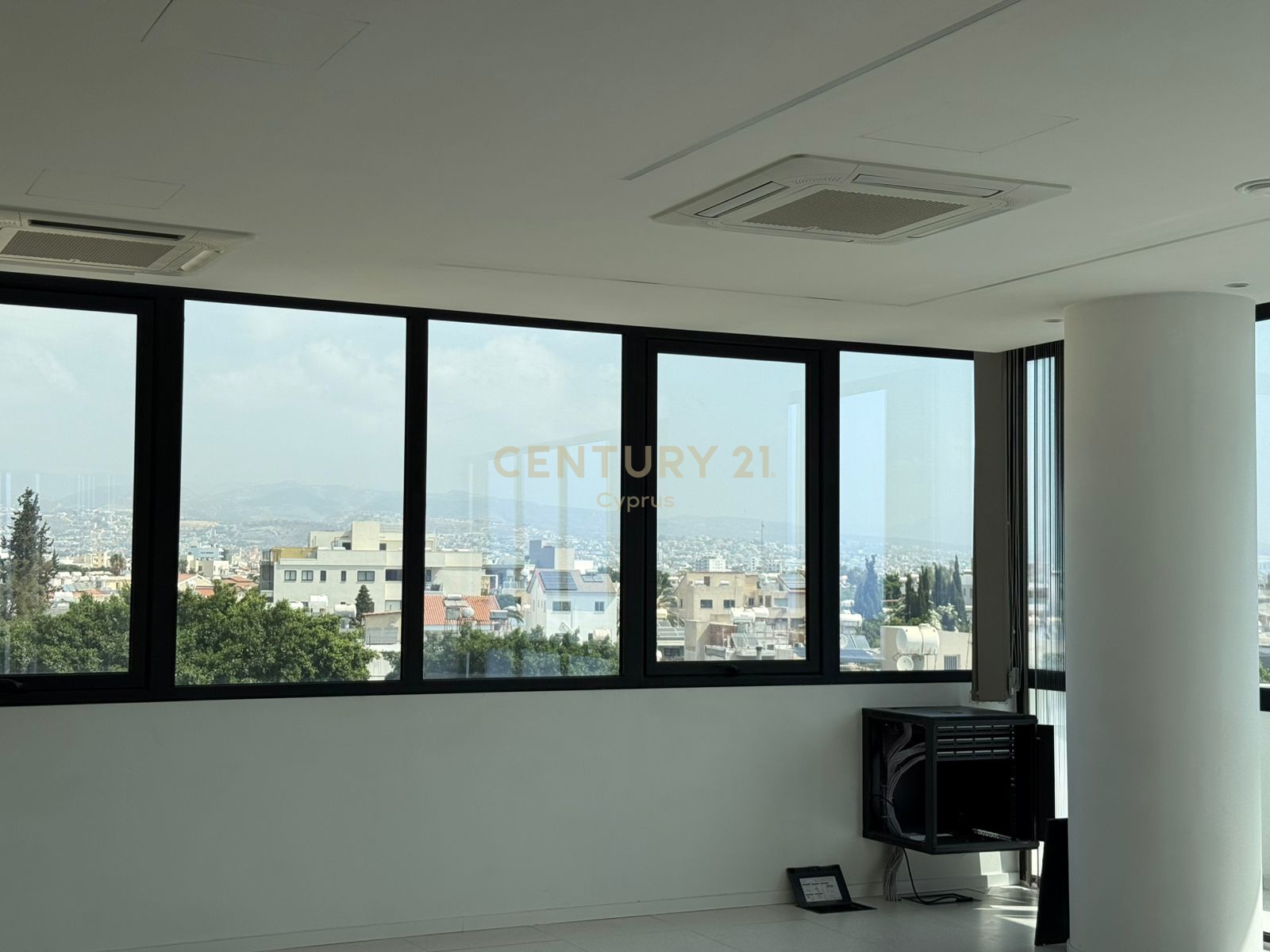 221m2 Bureau à Limassol, Chypre No. 55999