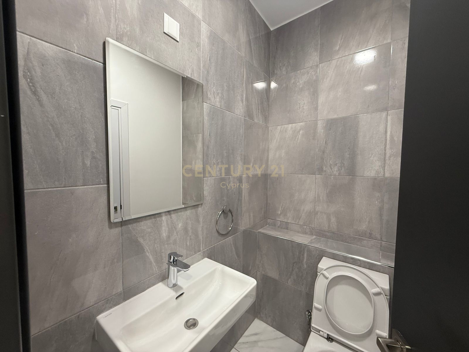 221m2 Bureau à Limassol, Chypre No. 55999