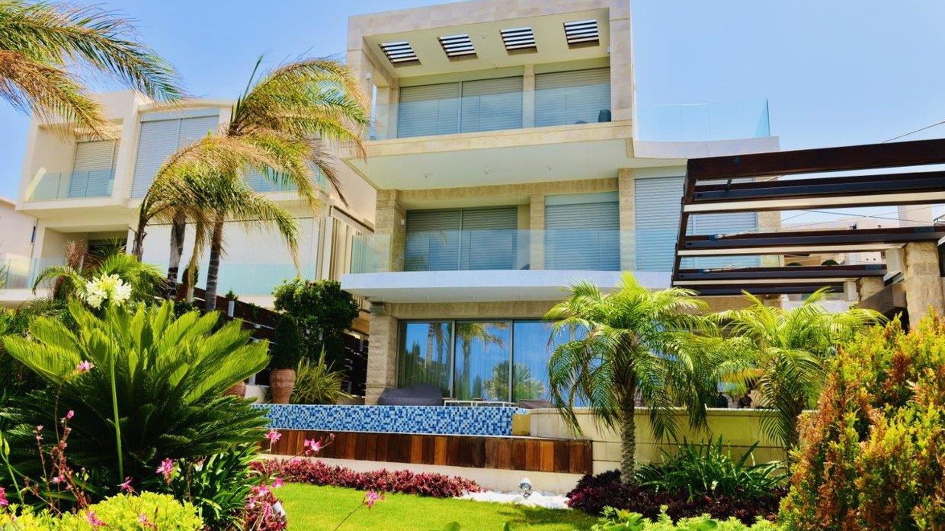 5 bedrooms Villa in Chloraka, Paphos, Cyprus No. 25944