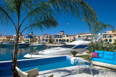 Вилла с 3 комнатами в Лимассол, Лимасол,  № 38186 2