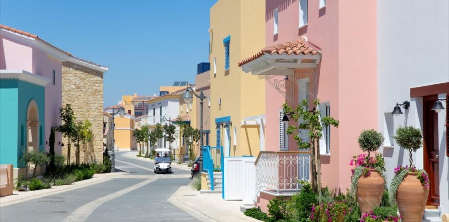 Вилла с 3 комнатами в Лимассол, Лимасол,  № 38186