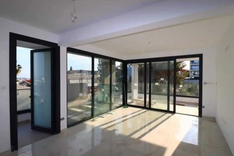 2 bedrooms Apartment in Limassol, No. 48615 3