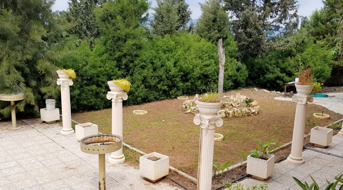 4 bedrooms Villa in Limassol, Cyprus No. 38392