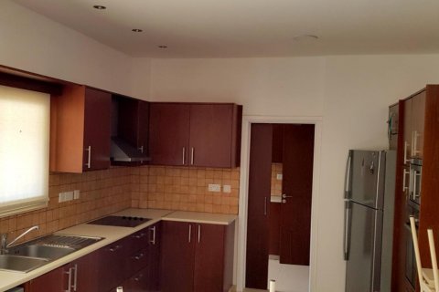 4 bedrooms Villa in Limassol,  No. 38392 7