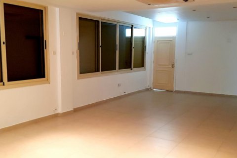 4 bedrooms Villa in Limassol,  No. 38392 6