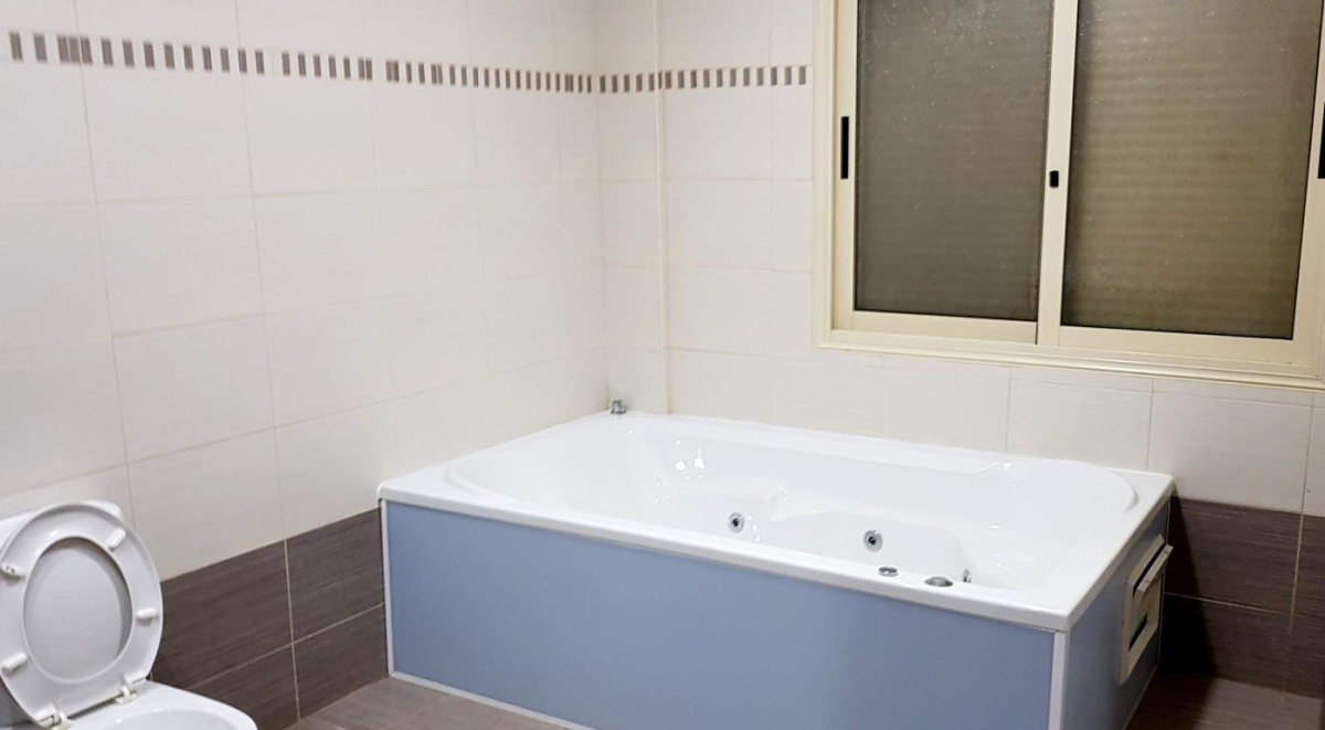 4 bedrooms Villa in Limassol, Cyprus No. 38392