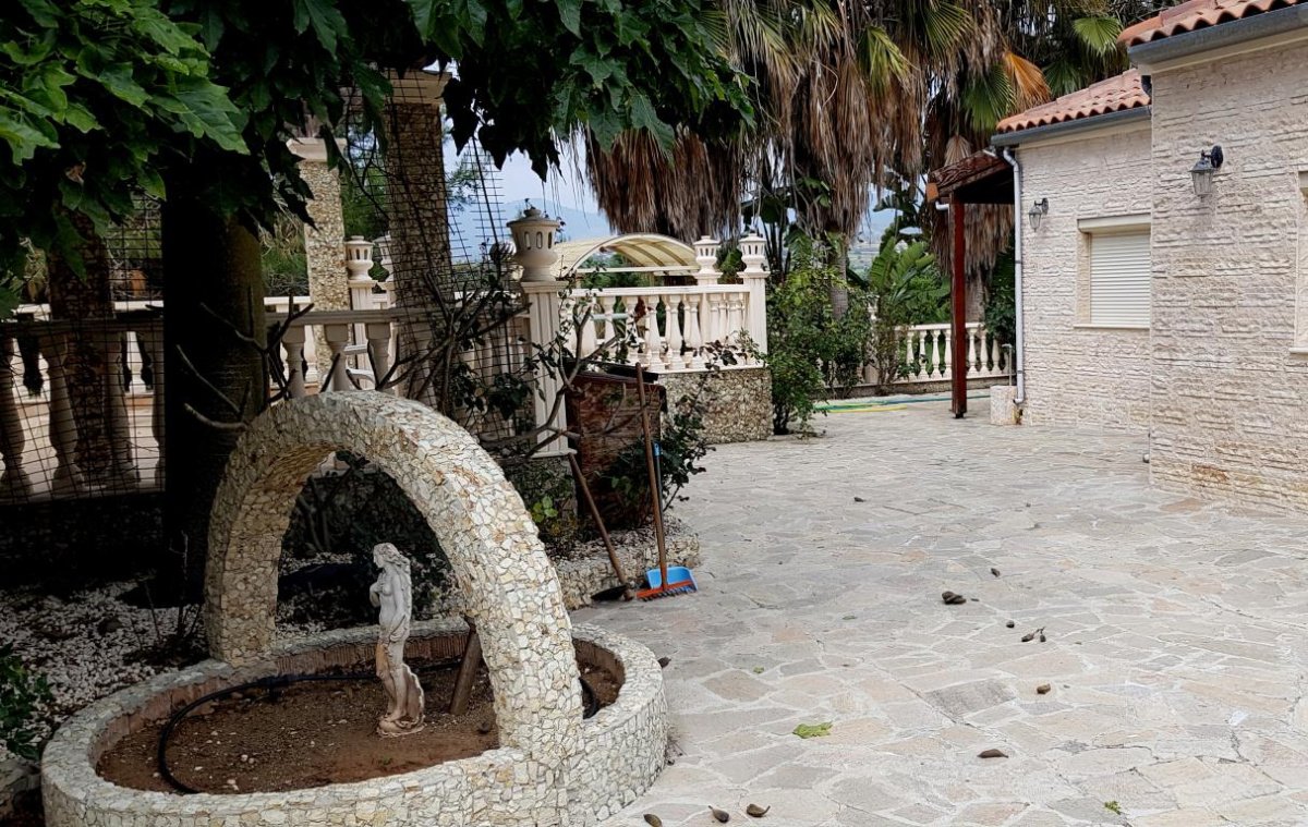 4 bedrooms Villa in Limassol, Cyprus No. 38392