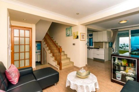 Вилла с 4 спальнями в Ларнака,  № 38394 3