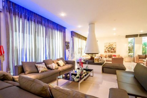 7 dormitorios Villa en Nicosia,  No. 38393 4