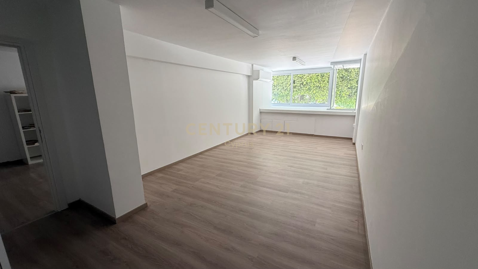 Офис 85м2 в Лимассол, Лимасол, Кипр № 57416