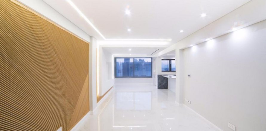 3 bedrooms Apartment in Limassol,  No. 38565