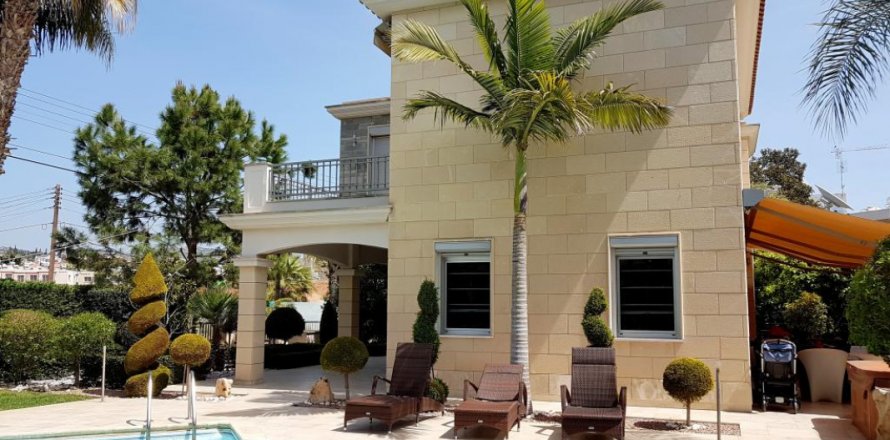 4 bedrooms Villa in Limassol,  No. 38564